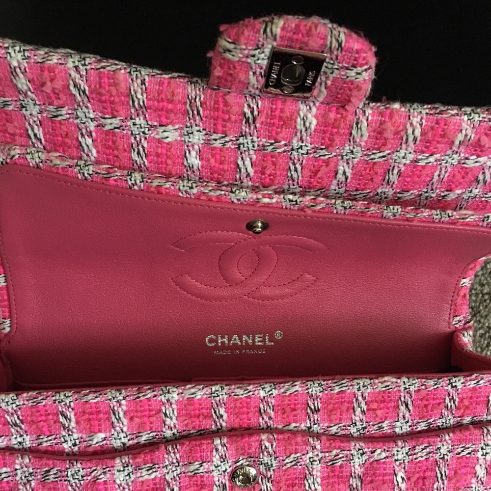 Chanel tweed classic flap medium